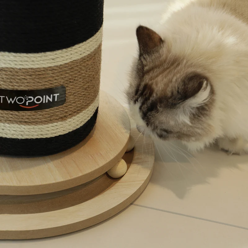 Twopoint Kratzsäule für Katzen – mit integriertem Spielball, komplett mit Sisal bespannt